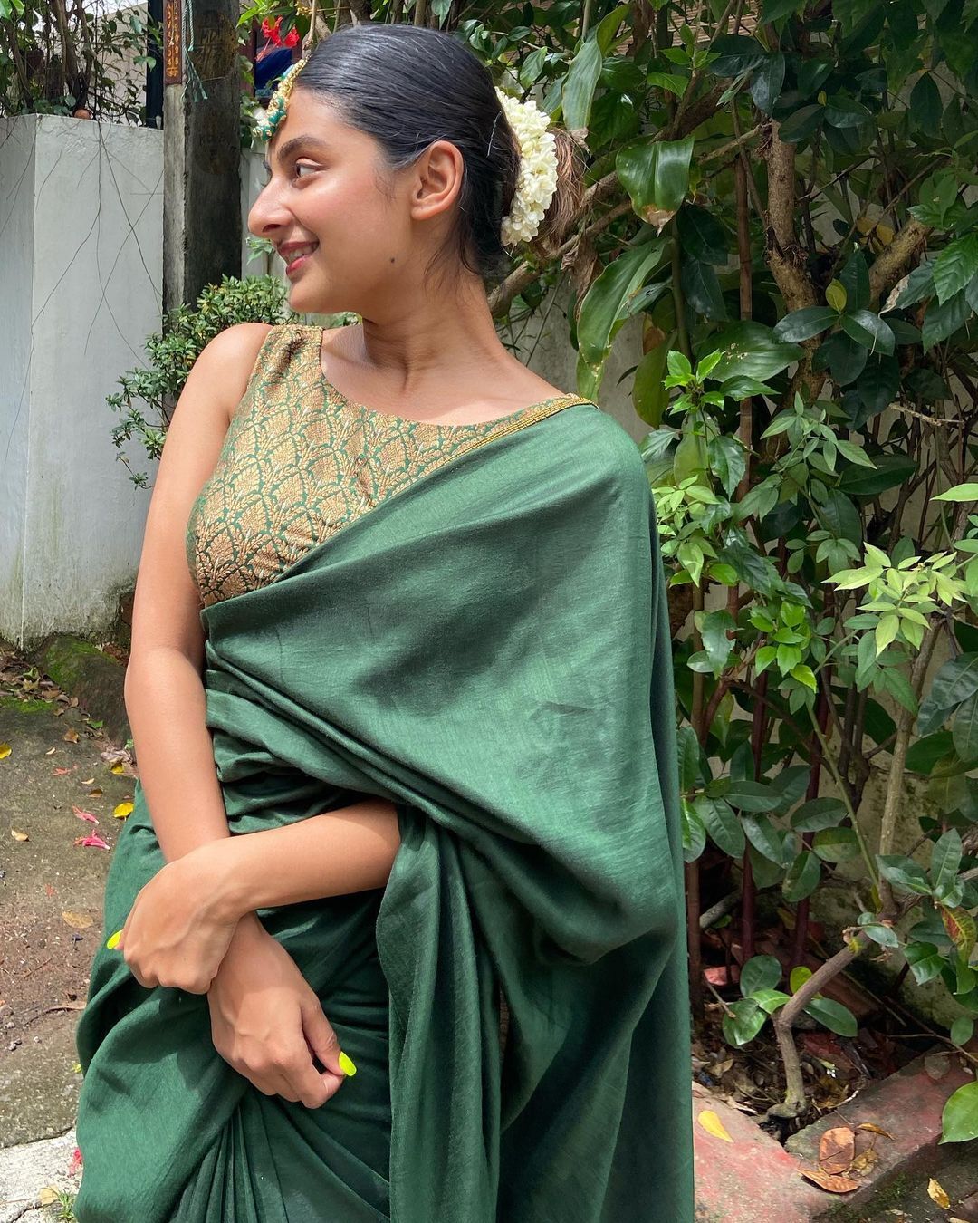   ക്യൂട്ട്, സ്റ്റൈലിഷ് , സ്മാർട്ട് .... തരംഗമാകാൻ എസ്തറിന്റെ തകർപ്പൻ ഫോട്ടോഷൂട്ട്... കാണാം ചിത്രങ്ങൾ