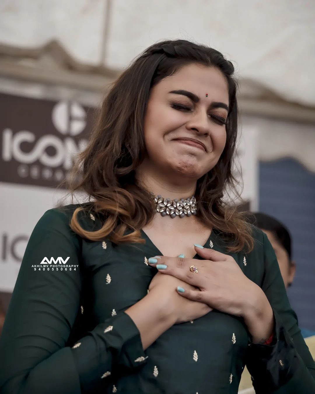 'അനുശ്രീ, ആരെങ്കിലും ഈ ഹൃദയത്തിൽ കയറിയോ? എജ്ജാതി എക്സ്പ്രഷൻസ് ആണ്?'; വൈറലായി ചിത്രങ്ങൾ 