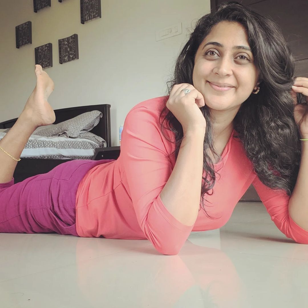 പൂ.. പോല്‍ അഴകി... സാരിയില്‍ അതിമനോഹരം; തകർത്താടി സ്വന്തം കനിഹ, ചിത്രങ്ങള്‍ വൈറല്‍