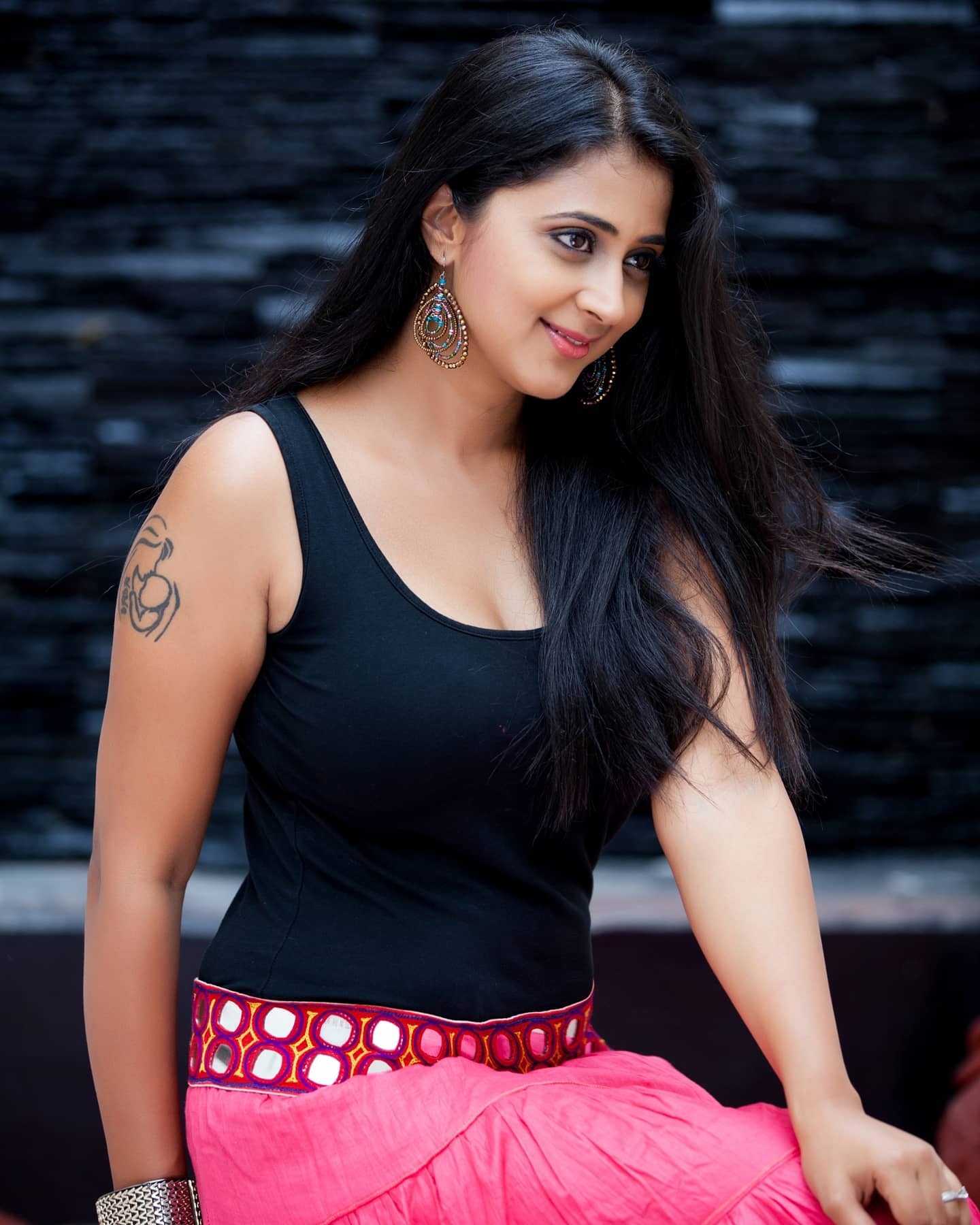 പൂ.. പോല്‍ അഴകി... സാരിയില്‍ അതിമനോഹരം; തകർത്താടി സ്വന്തം കനിഹ, ചിത്രങ്ങള്‍ വൈറല്‍