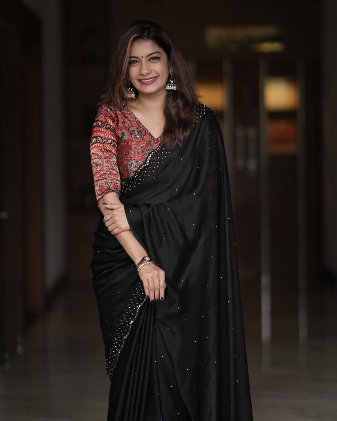  ദിൽഷയോട് എങ്ങനെ ഇഷ്ടം തോന്നാതിരിക്കും? എന്തൊരു ചേലാണ് ദിലൂ..പൊളിച്ചടുക്കി താരം, ചിത്രങ്ങൾ