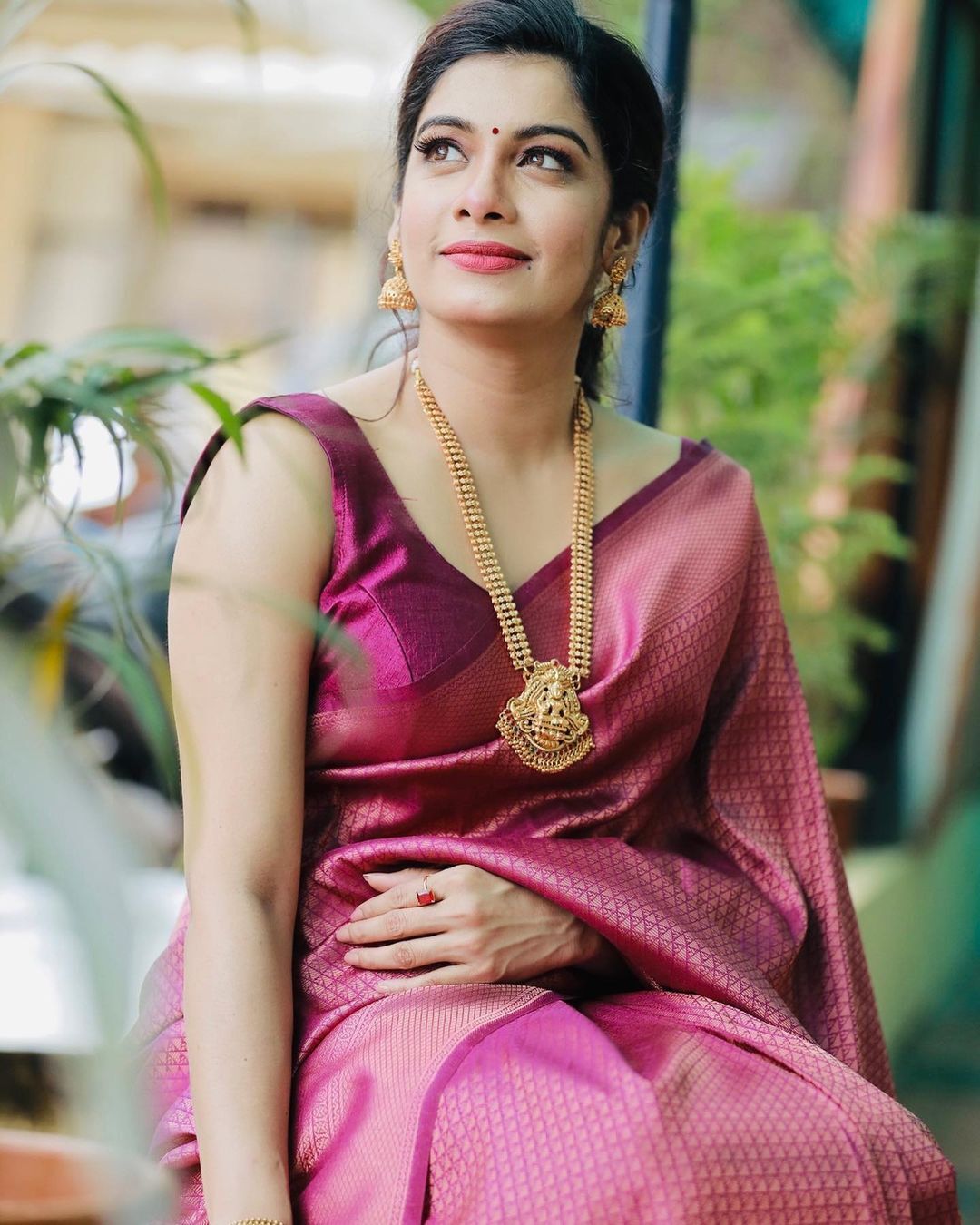  ദിൽഷയോട് എങ്ങനെ ഇഷ്ടം തോന്നാതിരിക്കും? എന്തൊരു ചേലാണ് ദിലൂ..പൊളിച്ചടുക്കി താരം, ചിത്രങ്ങൾ