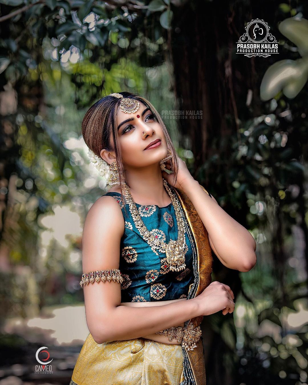  ദിൽഷയോട് എങ്ങനെ ഇഷ്ടം തോന്നാതിരിക്കും? എന്തൊരു ചേലാണ് ദിലൂ..പൊളിച്ചടുക്കി താരം, ചിത്രങ്ങൾ