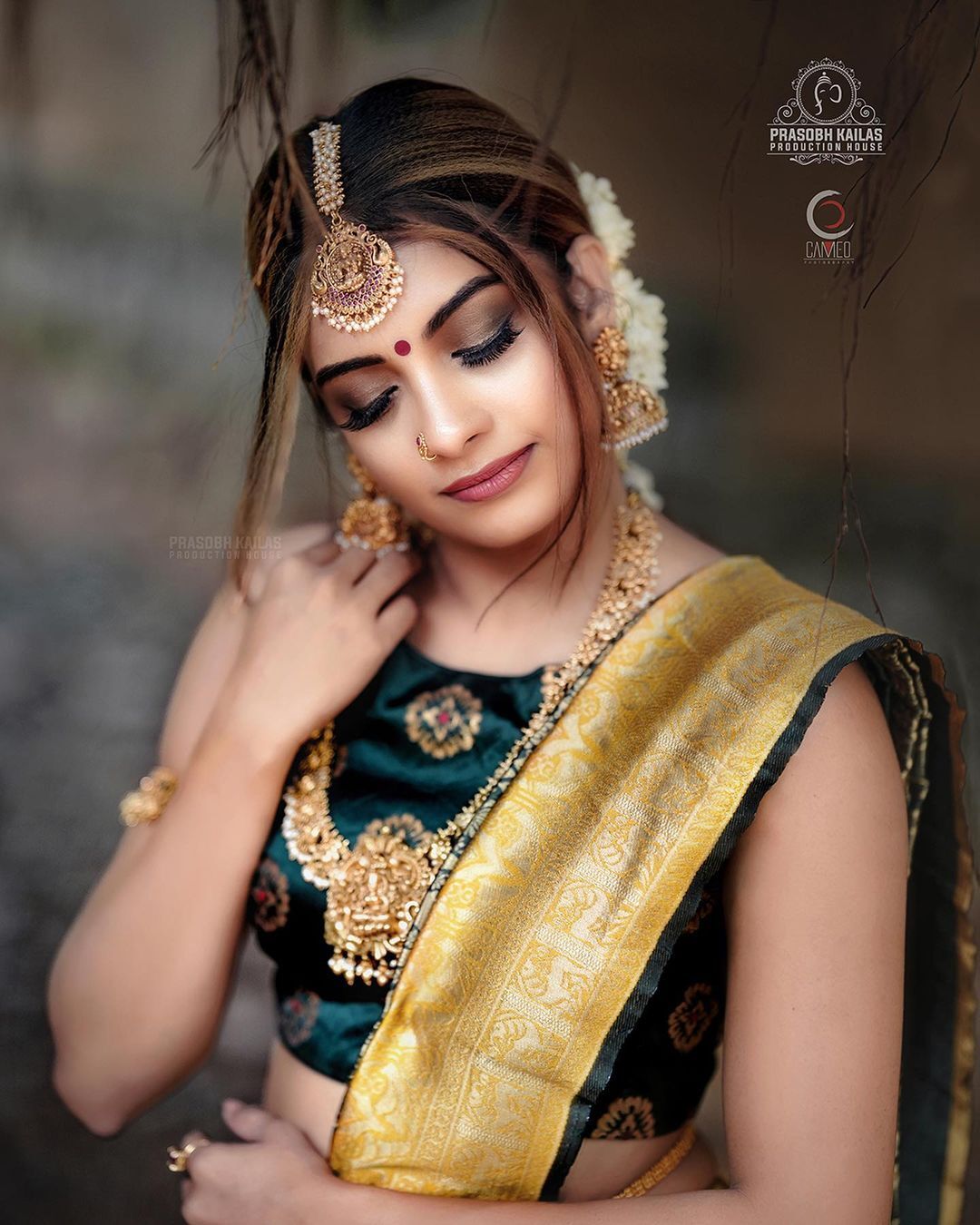  ദിൽഷയോട് എങ്ങനെ ഇഷ്ടം തോന്നാതിരിക്കും? എന്തൊരു ചേലാണ് ദിലൂ..പൊളിച്ചടുക്കി താരം, ചിത്രങ്ങൾ