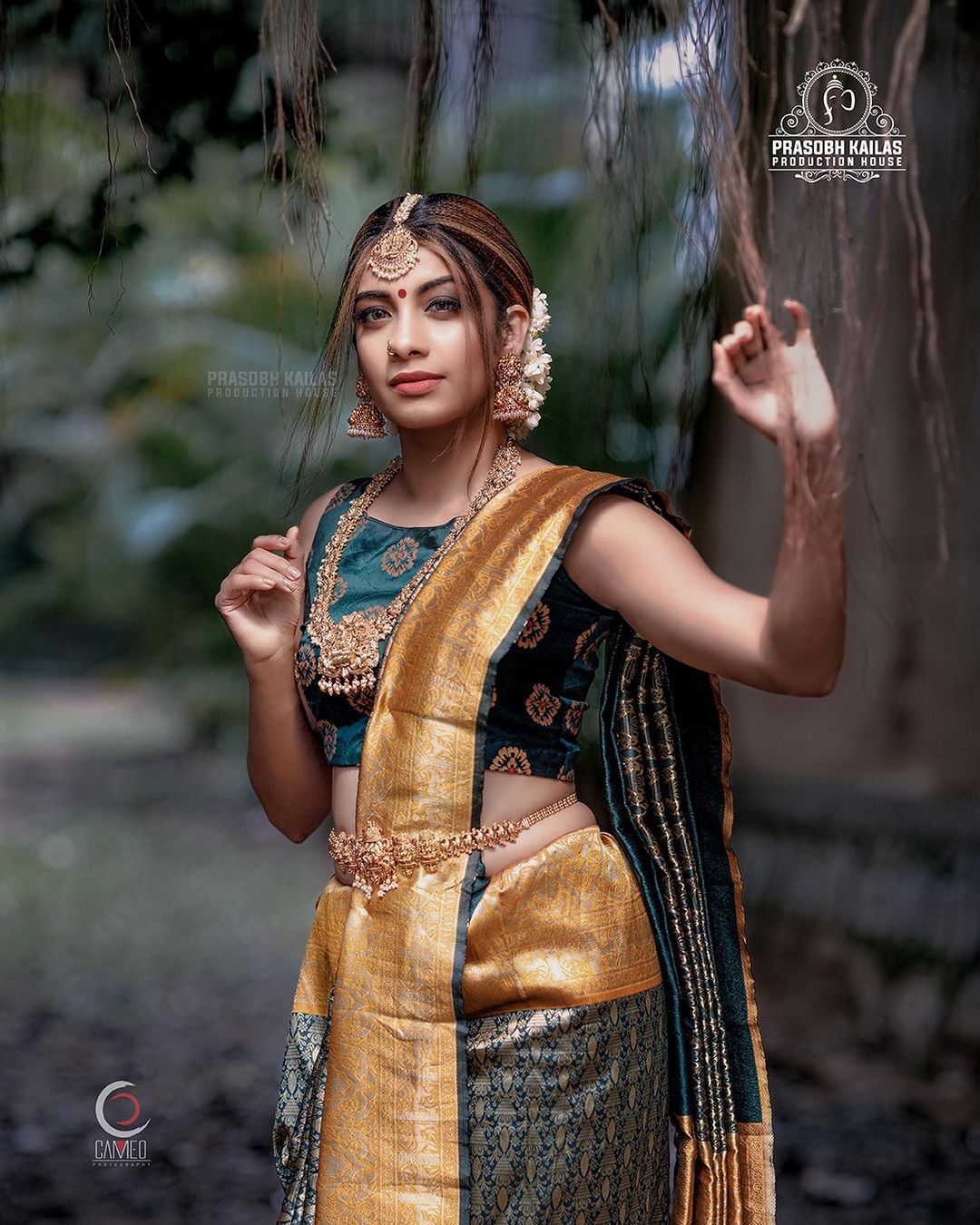  ദിൽഷയോട് എങ്ങനെ ഇഷ്ടം തോന്നാതിരിക്കും? എന്തൊരു ചേലാണ് ദിലൂ..പൊളിച്ചടുക്കി താരം, ചിത്രങ്ങൾ