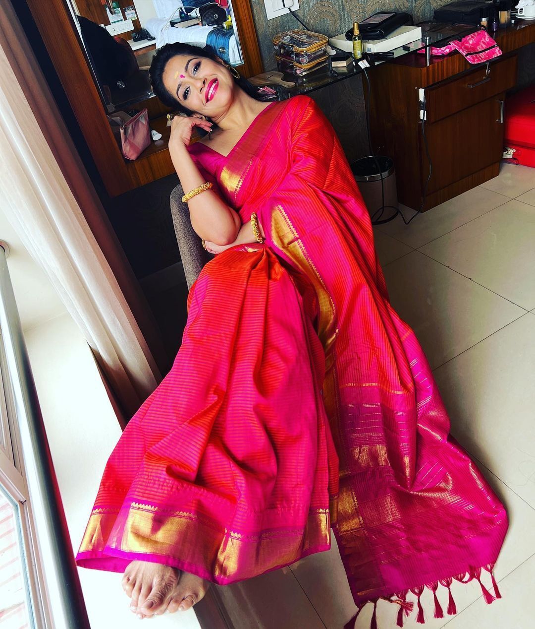 ഇതാര് കാവിലെ ഭഗവതി ഇറങ്ങി വന്നതോ.. സാരിയില്‍ അതി മനോഹരിയായി രഞ്ജിനി ഹരിദാസ്