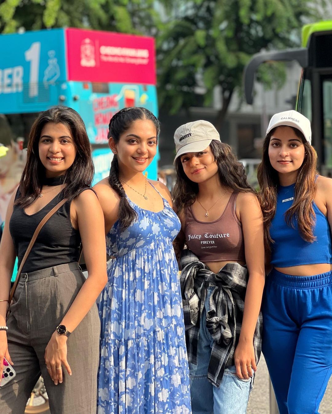 പത്ത് വര്‍ഷത്തെ മാറ്റം ഞങ്ങള ഞെട്ടിച്ചു; അമ്മ ഇന്നും അന്നും ഒരു പോലെ, വൈറല്‍ ചിത്രങ്ങള്‍