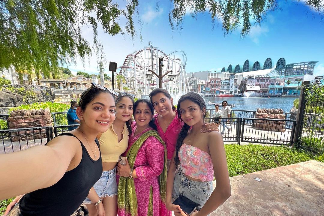 പത്ത് വര്‍ഷത്തെ മാറ്റം ഞങ്ങള ഞെട്ടിച്ചു; അമ്മ ഇന്നും അന്നും ഒരു പോലെ, വൈറല്‍ ചിത്രങ്ങള്‍