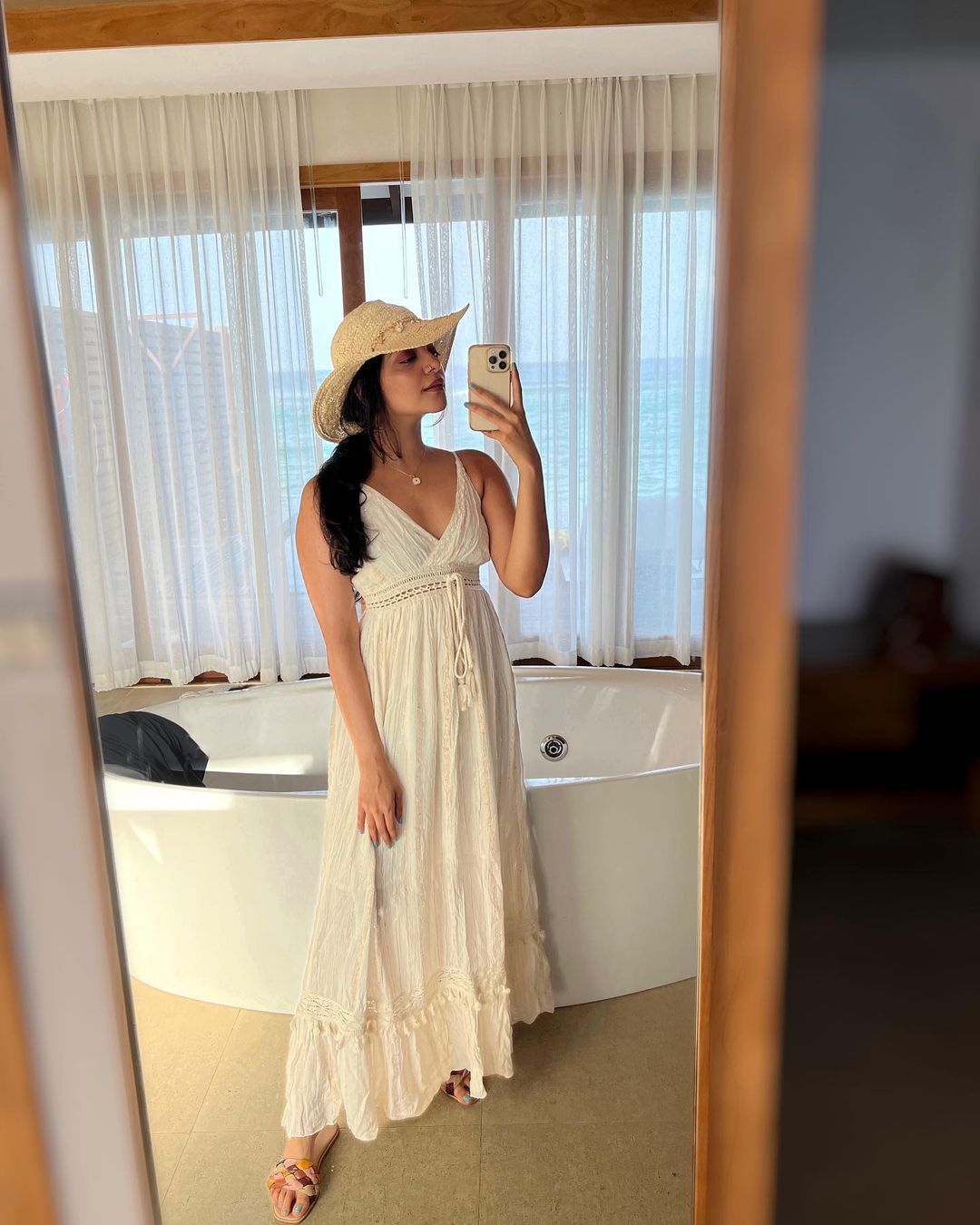 ബ്ലാ ബ്ലാ ലുക്കില്‍ അഹാന കൃഷ്ണ, വര്‍ക്ക് ഔട്ട് ചിത്രങ്ങള്‍ വൈറല്‍, ഫിറ്റ്‌നസ് രഹസ്യം മനസിലായെന്ന് ആരാധകര്‍