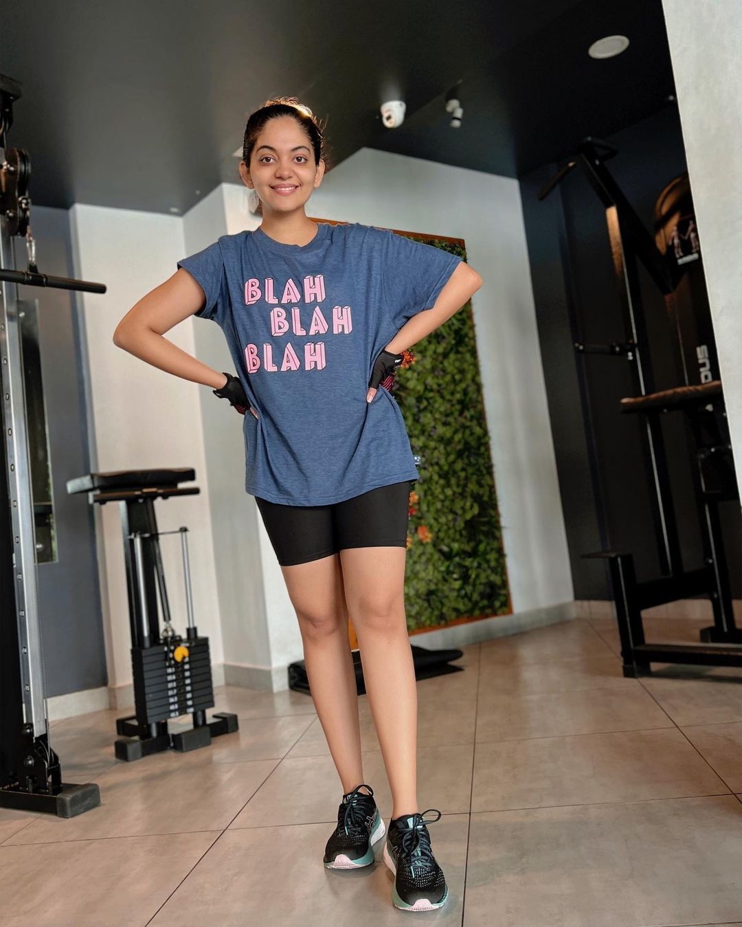 ബ്ലാ ബ്ലാ ലുക്കില്‍ അഹാന കൃഷ്ണ, വര്‍ക്ക് ഔട്ട് ചിത്രങ്ങള്‍ വൈറല്‍, ഫിറ്റ്‌നസ് രഹസ്യം മനസിലായെന്ന് ആരാധകര്‍