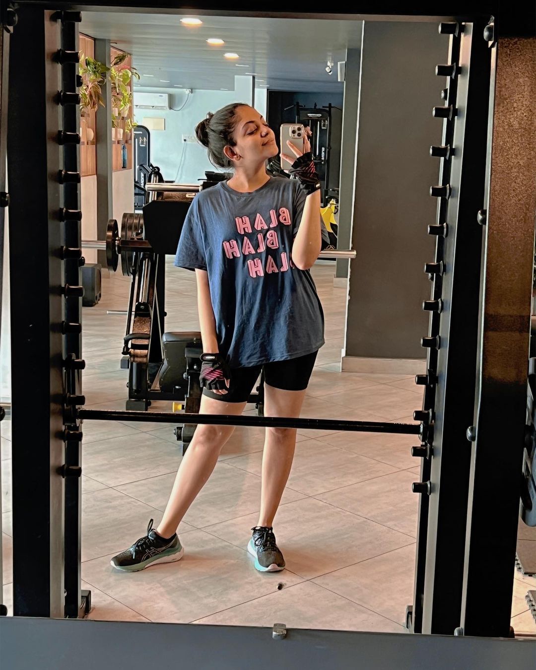 ബ്ലാ ബ്ലാ ലുക്കില്‍ അഹാന കൃഷ്ണ, വര്‍ക്ക് ഔട്ട് ചിത്രങ്ങള്‍ വൈറല്‍, ഫിറ്റ്‌നസ് രഹസ്യം മനസിലായെന്ന് ആരാധകര്‍