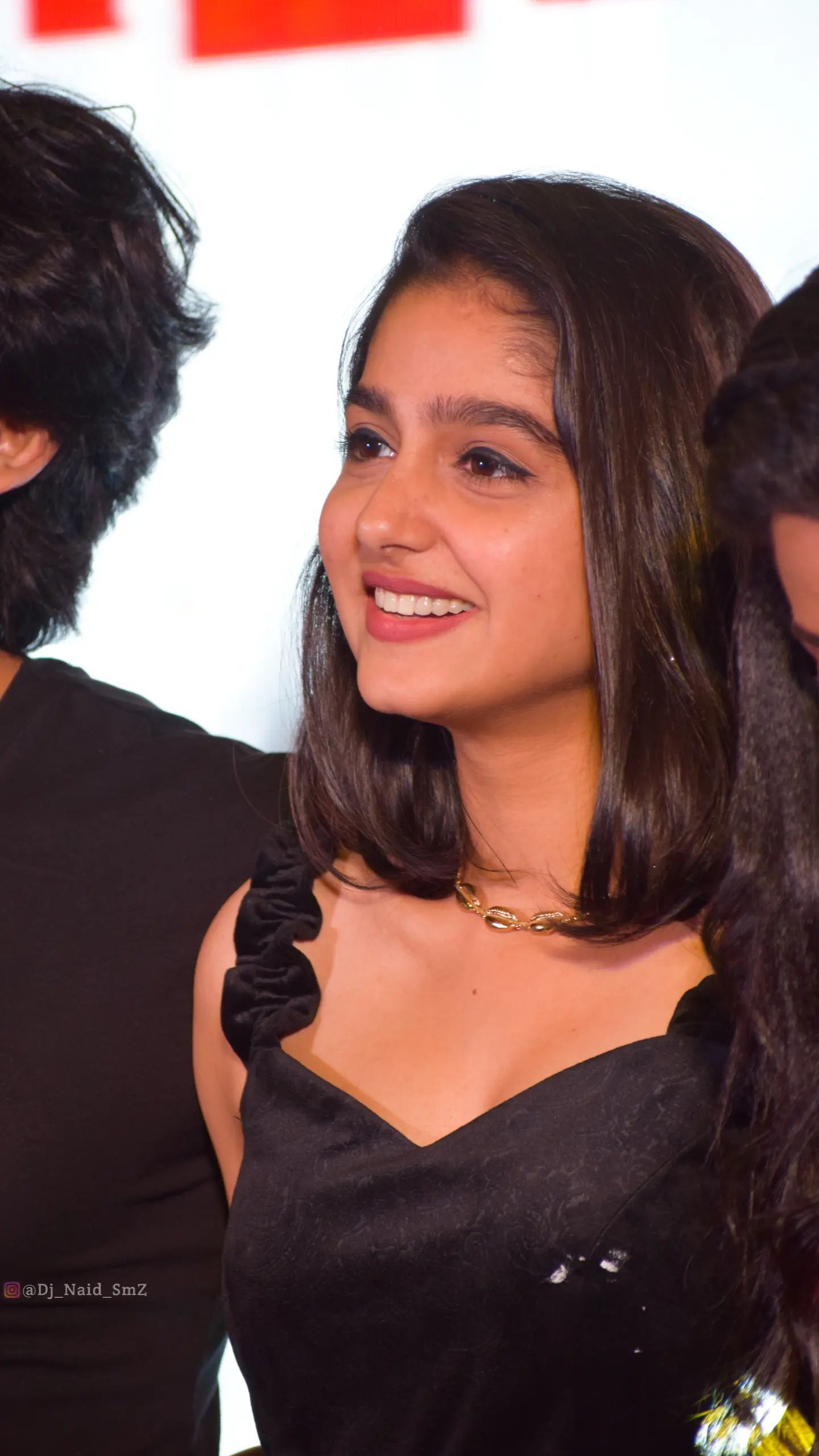 പുത്തൻ സിനിമ, പുത്തൻ ലുക്ക്.. ഈ ക്യൂട്ട് ചിരിയില്‍ ഞങ്ങള്‍ വീണു പോകും; അനശ്വര എന്തൊരു ഭംഗിയാണ് കാണാന്‍