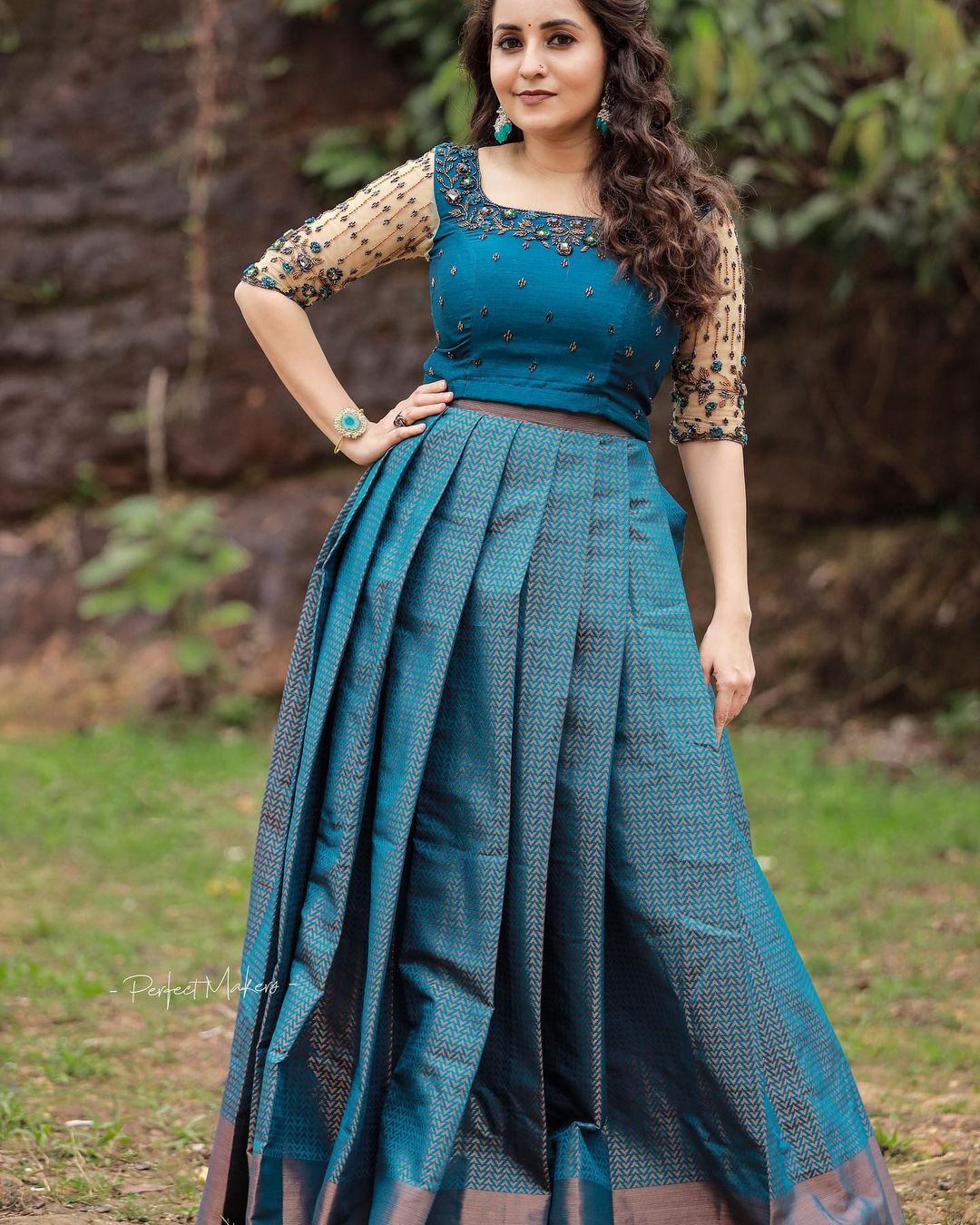 ആ പോസിന് കൊടുക്കണം ഫുള്‍ മാര്‍ക്ക്; ക്യൂട്ട്‌നെസ് വാരിവിതറി ഭാമ, തിരിച്ചുവന്നെന്ന് ആരാധകര്‍, ചിത്രങ്ങള്‍ വൈറല്‍