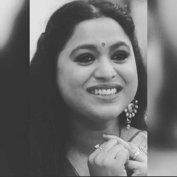 ഓണമെത്തി...ലക്ഷ്മി പ്രിയയും; സാരിയില്‍ തിളങ്ങി താരം..കമന്റോട് കമന്റും