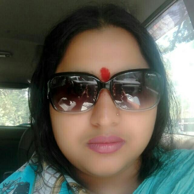 ഓണമെത്തി...ലക്ഷ്മി പ്രിയയും; സാരിയില്‍ തിളങ്ങി താരം..കമന്റോട് കമന്റും