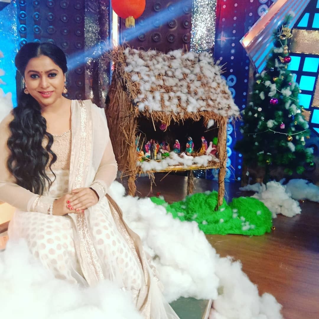 ഓണമെത്തി...ലക്ഷ്മി പ്രിയയും; സാരിയില്‍ തിളങ്ങി താരം..കമന്റോട് കമന്റും