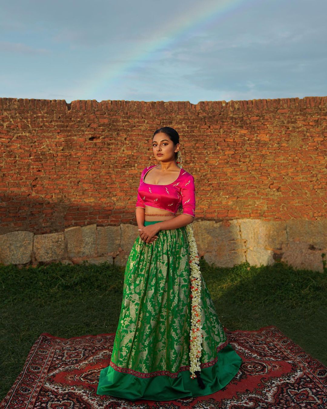 ഗ്ലാമറസ് ഓവര്‍ലോഡഡ്; എസ്തറിന്റെ പൊളി ഫോട്ടോഷൂട്ട്, അടിപൊളി ലുക്കെന്ന് ആരാധകര്‍