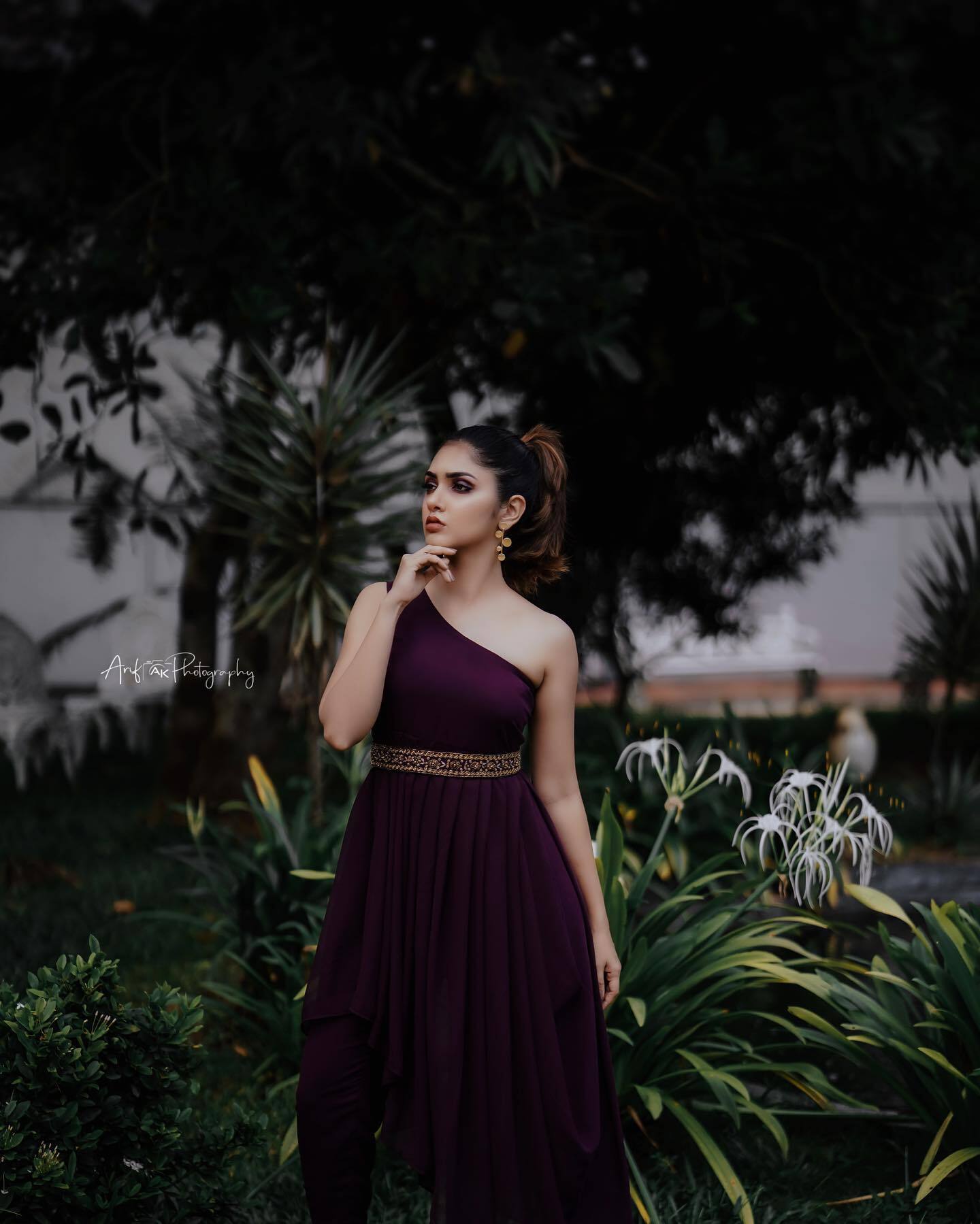 ട്രോളന്‍മാരെ...പ്ലീസ് സ്റ്റെപ് ബാക്ക്...; കിടിലന്‍ ആറ്റിറ്റിയൂഡ് ചിത്രങ്ങളുമായി ഗായത്രി, വൈറല്‍