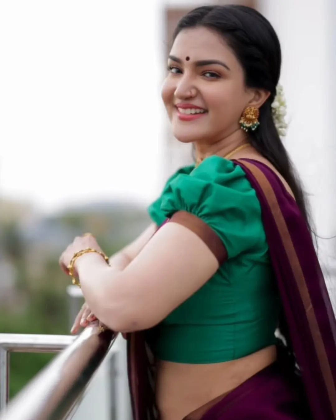 ചുമ്മാതാണോ അമ്പലം പണിതത്! സാരിയഴകില്‍ സൗന്ദര്യ ദേവതയായി ഹണി റോസ്, ചിത്രങ്ങൾ കാണാം