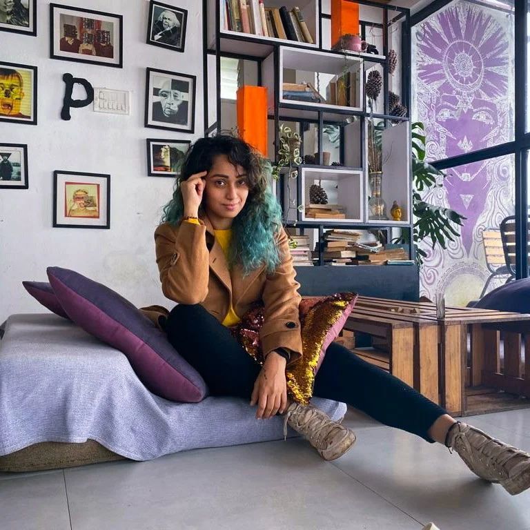 ആളെ മനസിലായോ; എജ്ജാതി മേക്കോവർ..ഇന്ദു ചിത്രങ്ങൾ ഒരു രക്ഷയുമില്ല