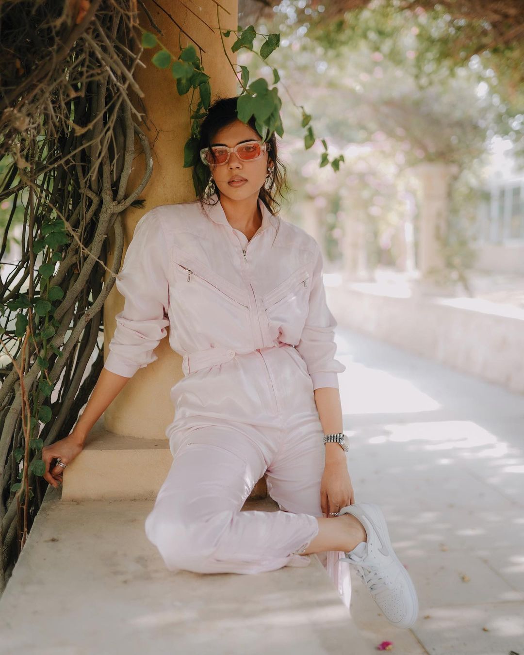 എന്താ പോസ്, ലുക്കും മാറിയല്ലോ, പൊളിച്ചല്ലോ കല്യാണിയുടെ ബീവിസ് സ്‌റ്റൈല്‍; ചിത്രങ്ങള്‍ വൈറല്‍