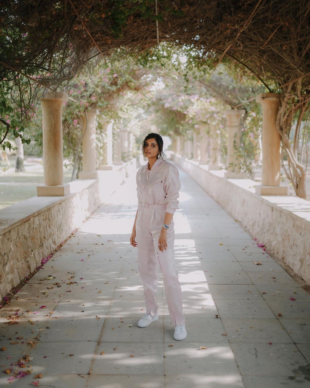 എന്താ പോസ്, ലുക്കും മാറിയല്ലോ, പൊളിച്ചല്ലോ കല്യാണിയുടെ ബീവിസ് സ്‌റ്റൈല്‍; ചിത്രങ്ങള്‍ വൈറല്‍