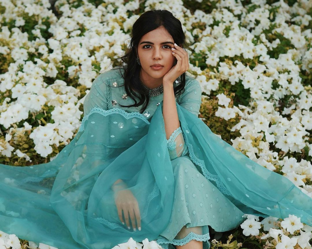 ഇതാണ് ഉത്സാഹിയായ ബീപ്പാത്തു; കളര്‍ഫുള്‍ ലുക്കില്‍ സ്റ്റൈലിഷായി കല്യാണി പ്രിയദര്‍ശന്‍, മൊഞ്ച് കൂടിയെന്ന് ആരാധകര്‍