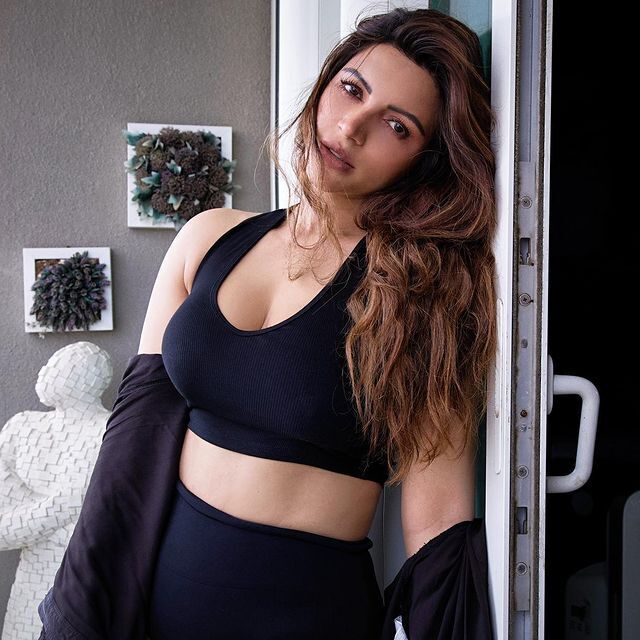 Actress Karishma Tanna Set Internet On Fire With Latest Photos