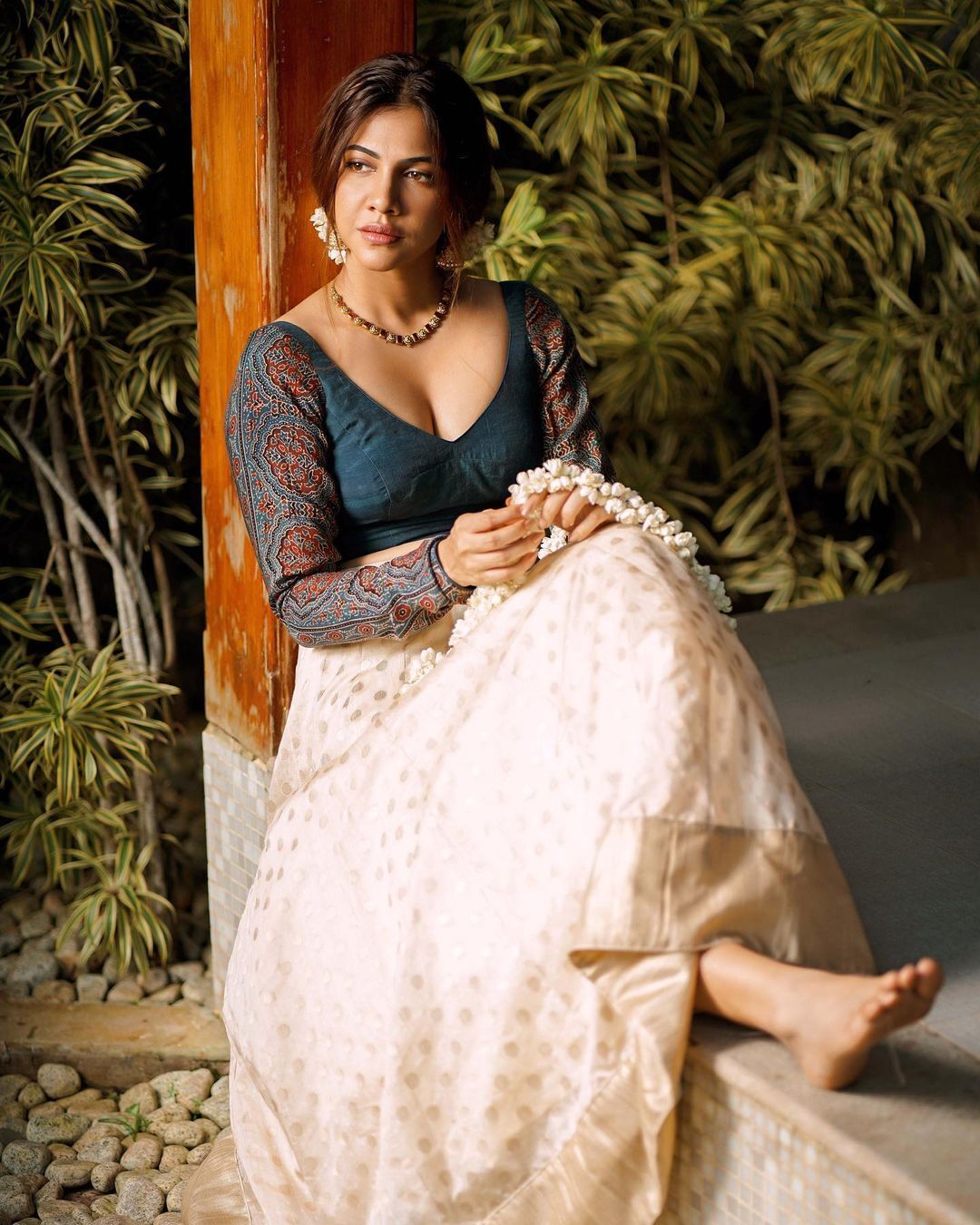 ക്യൂട്ട് ചിരി... ഹോട്ട് ലുക്ക്... ഗ്ലാമറസ് ലുക്കില്‍ മഡോണയുടെ വൈറല്‍ ഫോട്ടോഷൂട്ട്