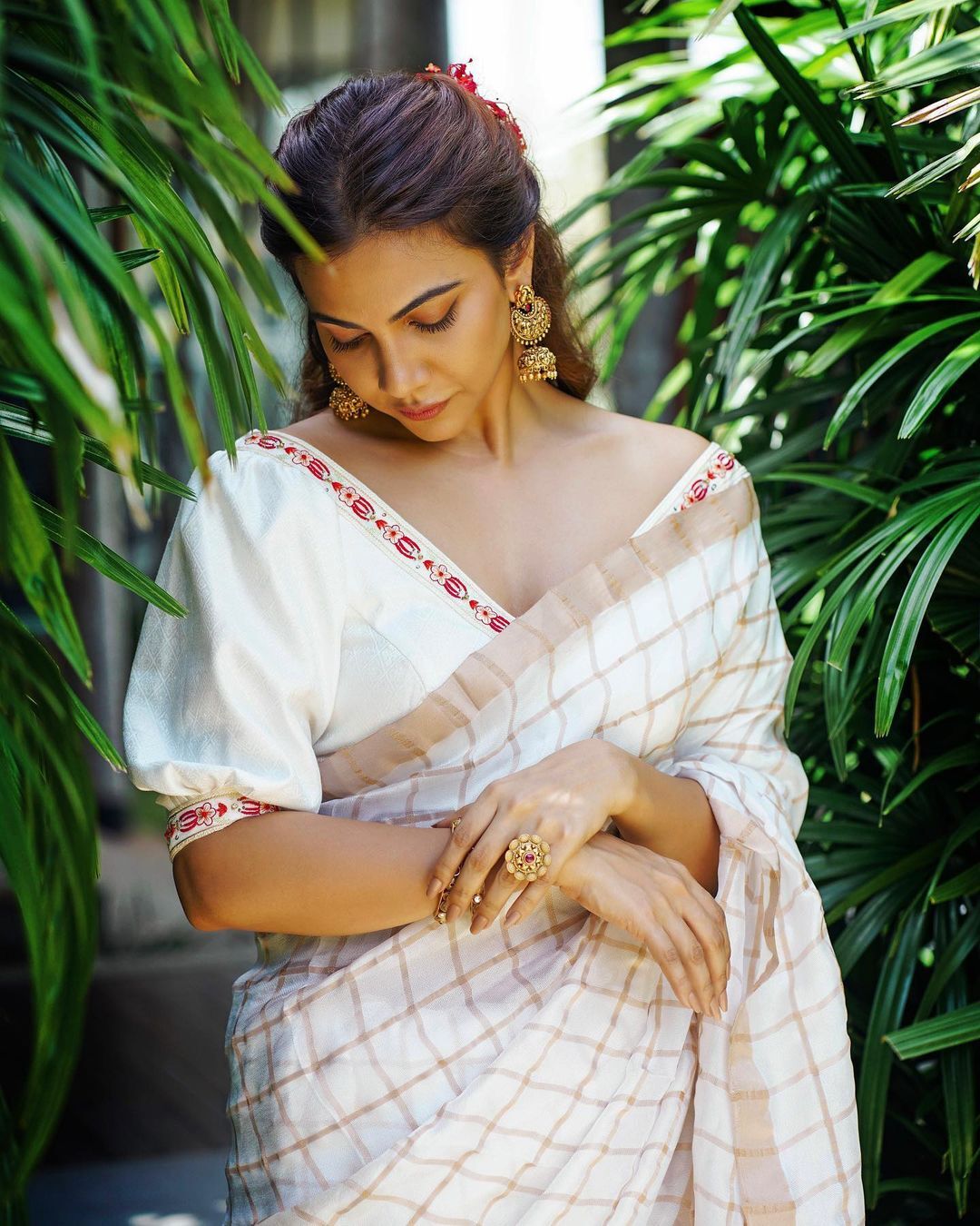 ക്യൂട്ട് ചിരി... ഹോട്ട് ലുക്ക്... ഗ്ലാമറസ് ലുക്കില്‍ മഡോണയുടെ വൈറല്‍ ഫോട്ടോഷൂട്ട്