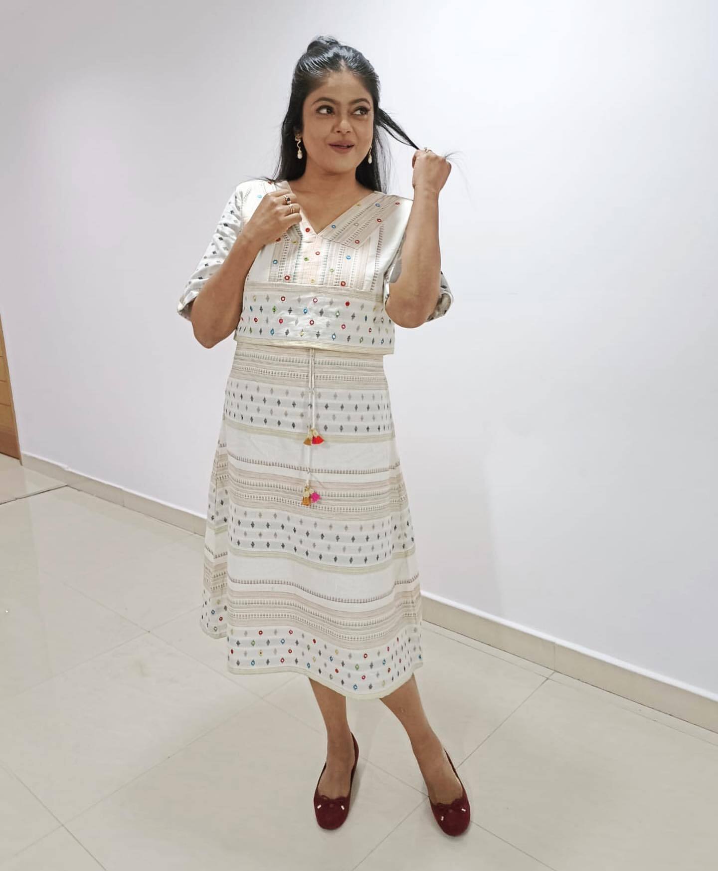 പ്രായം വഴിമാറും ചിലർ വരുമ്പോൾ..ചേച്ചീ നിങ്ങൾക്ക് വേണ്ടിയാണ് ഈ ക്യാപ്ഷൻ.. മ‍ഞ്ജുപിള്ളയുടെ പുതിയ ചിത്രം വൈറൽ