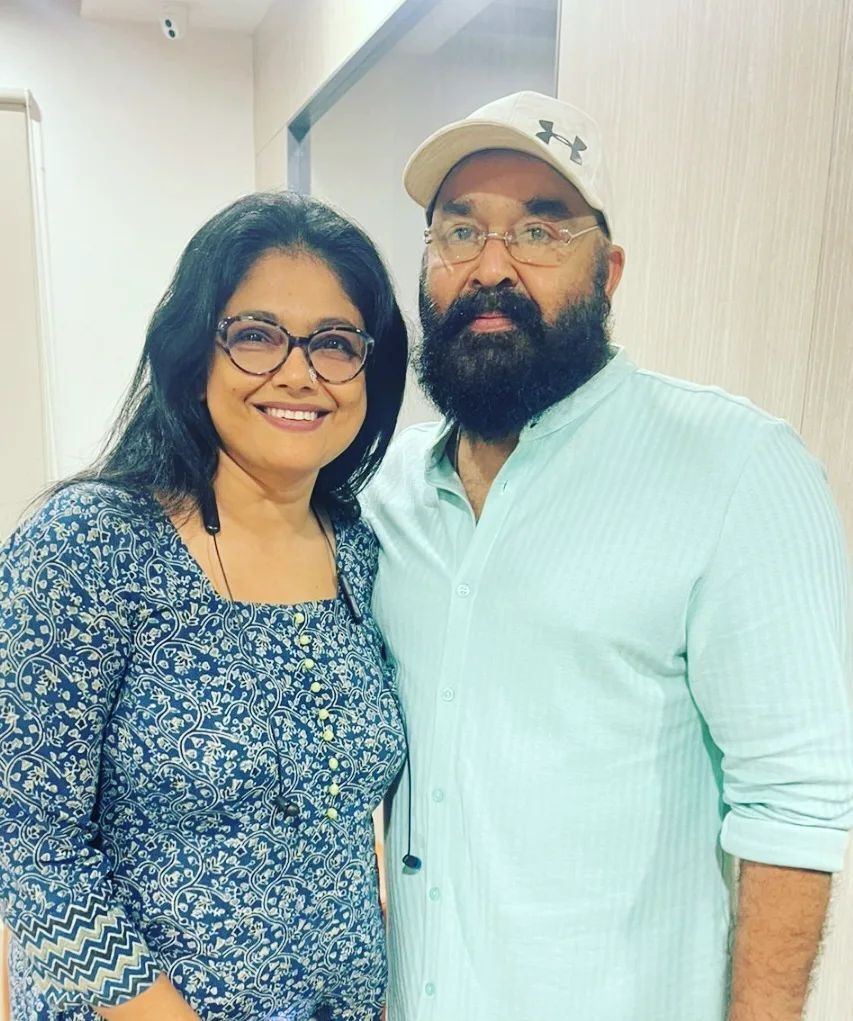 പ്രായം വഴിമാറും ചിലർ വരുമ്പോൾ..ചേച്ചീ നിങ്ങൾക്ക് വേണ്ടിയാണ് ഈ ക്യാപ്ഷൻ.. മ‍ഞ്ജുപിള്ളയുടെ പുതിയ ചിത്രം വൈറൽ