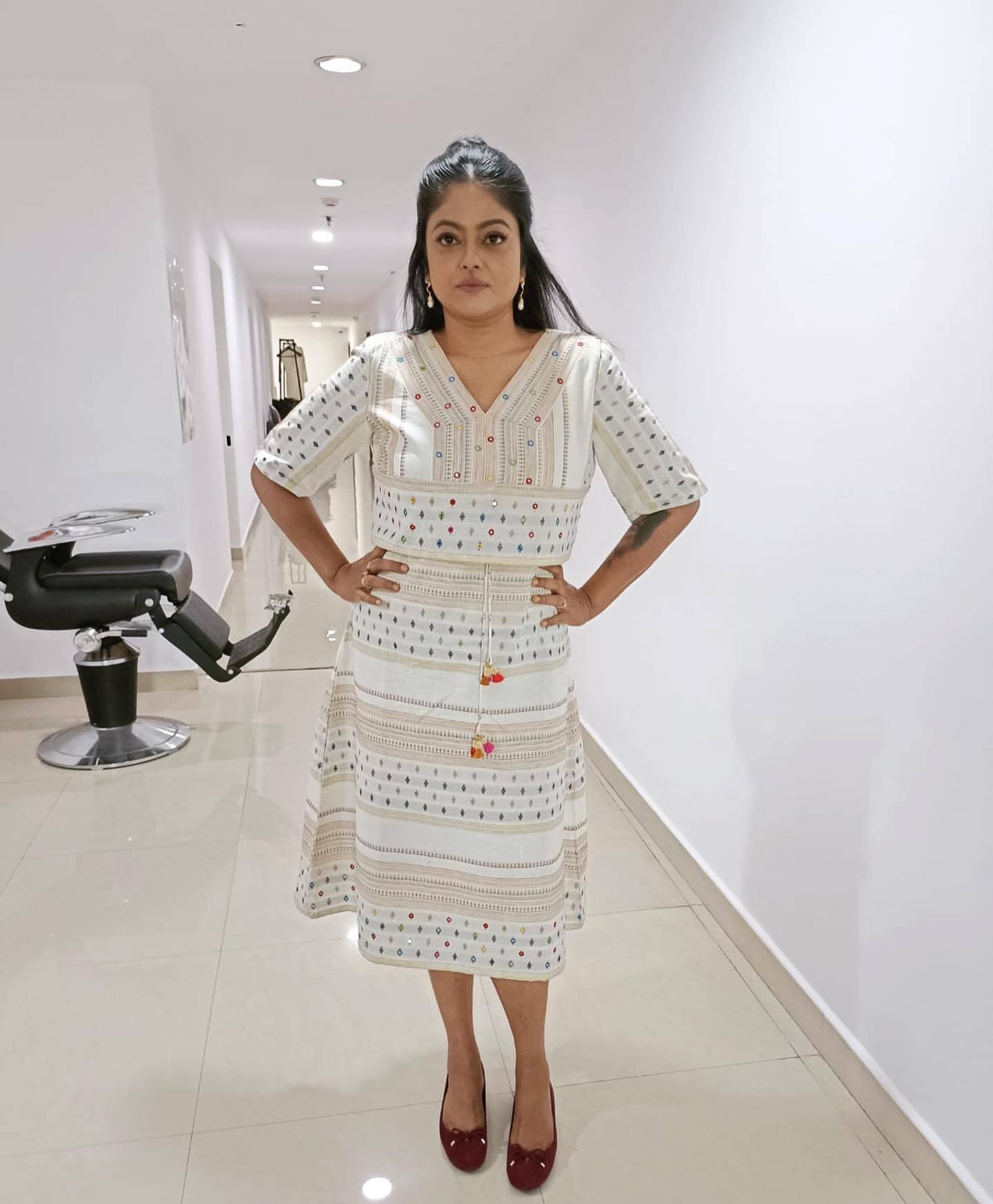 പ്രായം വഴിമാറും ചിലർ വരുമ്പോൾ..ചേച്ചീ നിങ്ങൾക്ക് വേണ്ടിയാണ് ഈ ക്യാപ്ഷൻ.. മ‍ഞ്ജുപിള്ളയുടെ പുതിയ ചിത്രം വൈറൽ