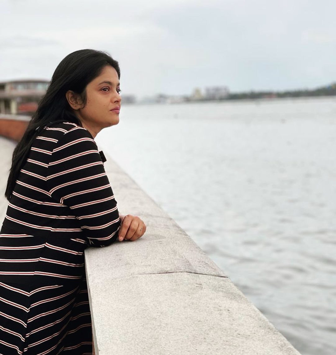 പ്രായം വഴിമാറും ചിലർ വരുമ്പോൾ..ചേച്ചീ നിങ്ങൾക്ക് വേണ്ടിയാണ് ഈ ക്യാപ്ഷൻ.. മ‍ഞ്ജുപിള്ളയുടെ പുതിയ ചിത്രം വൈറൽ