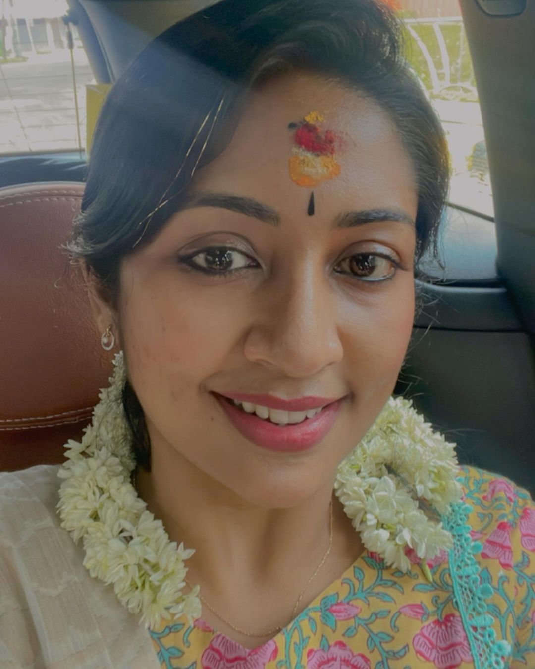 'അമ്മയോളം വളര്‍ന്നു'; മകനൊപ്പമുള്ള ചിത്രങ്ങളുമായി നവ്യ, ക്യൂട്ടായിട്ടുണ്ടെന്ന് ആരാധകര്‍ 