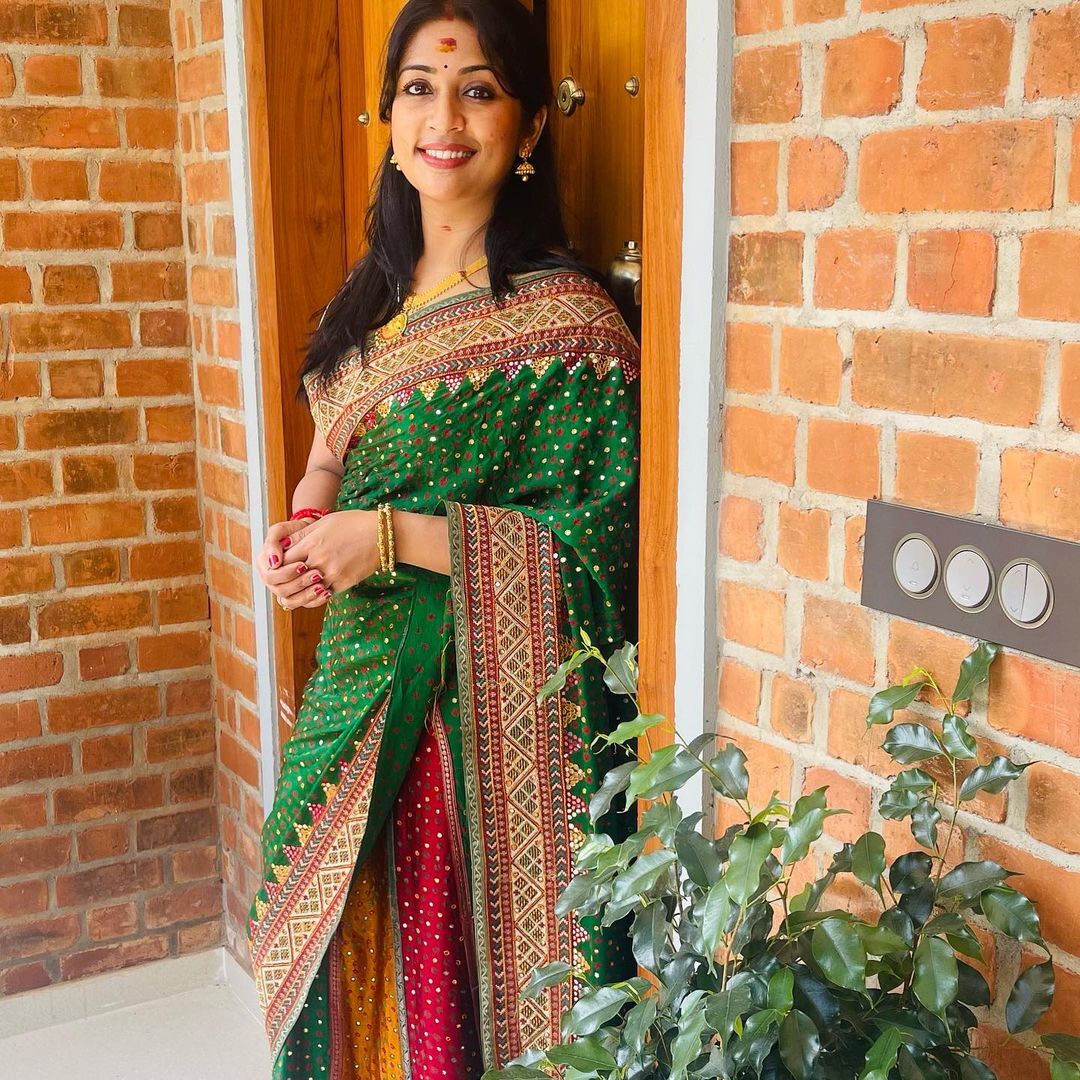 'അമ്മയോളം വളര്‍ന്നു'; മകനൊപ്പമുള്ള ചിത്രങ്ങളുമായി നവ്യ, ക്യൂട്ടായിട്ടുണ്ടെന്ന് ആരാധകര്‍ 