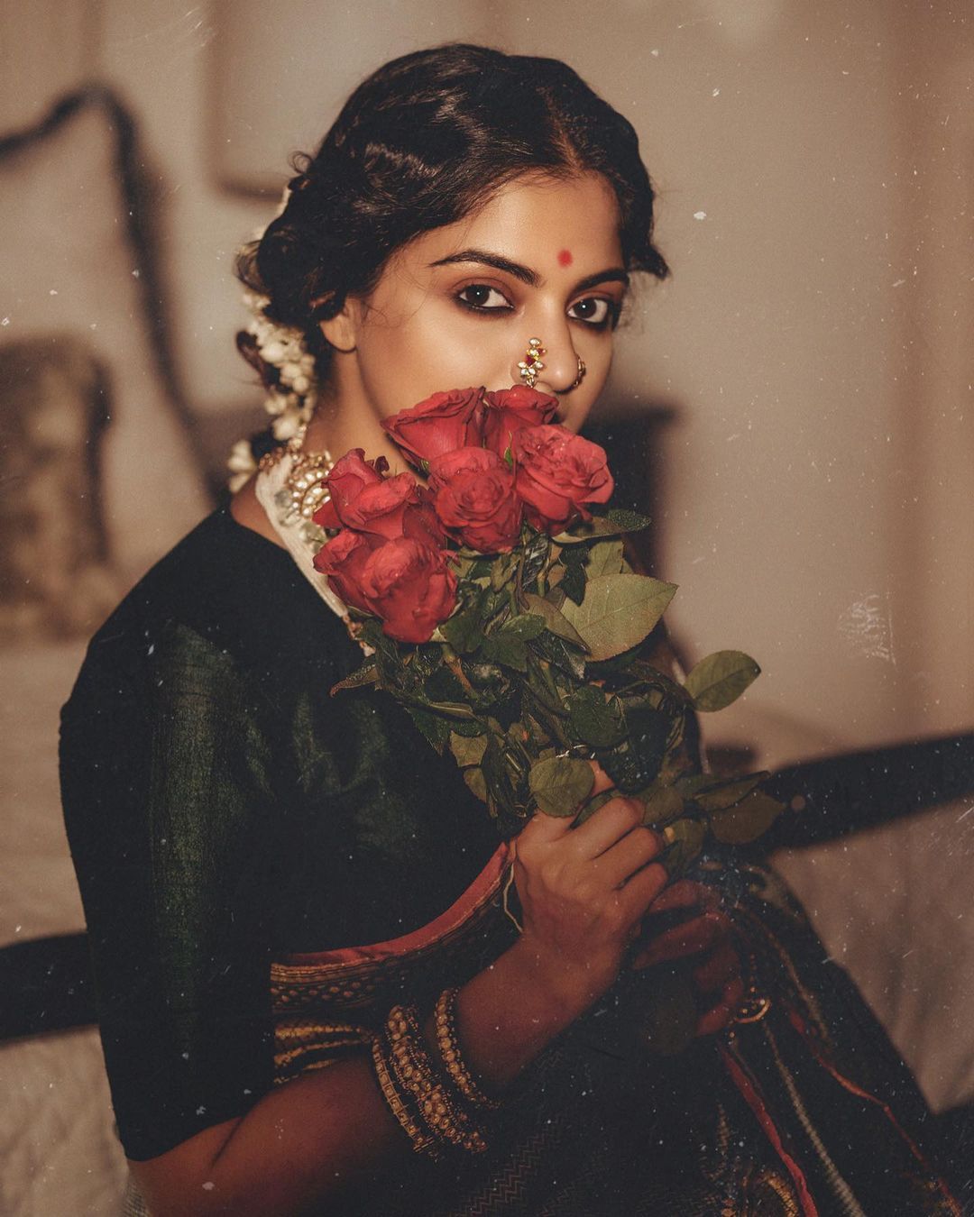 ഇതാര്... കൊട്ടാരത്തിലെ മഹാറാണിയോ; നിഖില... പൊളി ലുക്ക് തന്നെ, വൈറല്‍ ചിത്രങ്ങള്‍ 