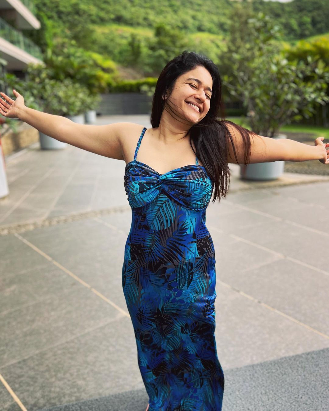 ഈ പോസ് കൊള്ളാമോ..? പൂനം ബജ്‌വയുടെ അഡാര്‍ ചിത്രങ്ങള്‍