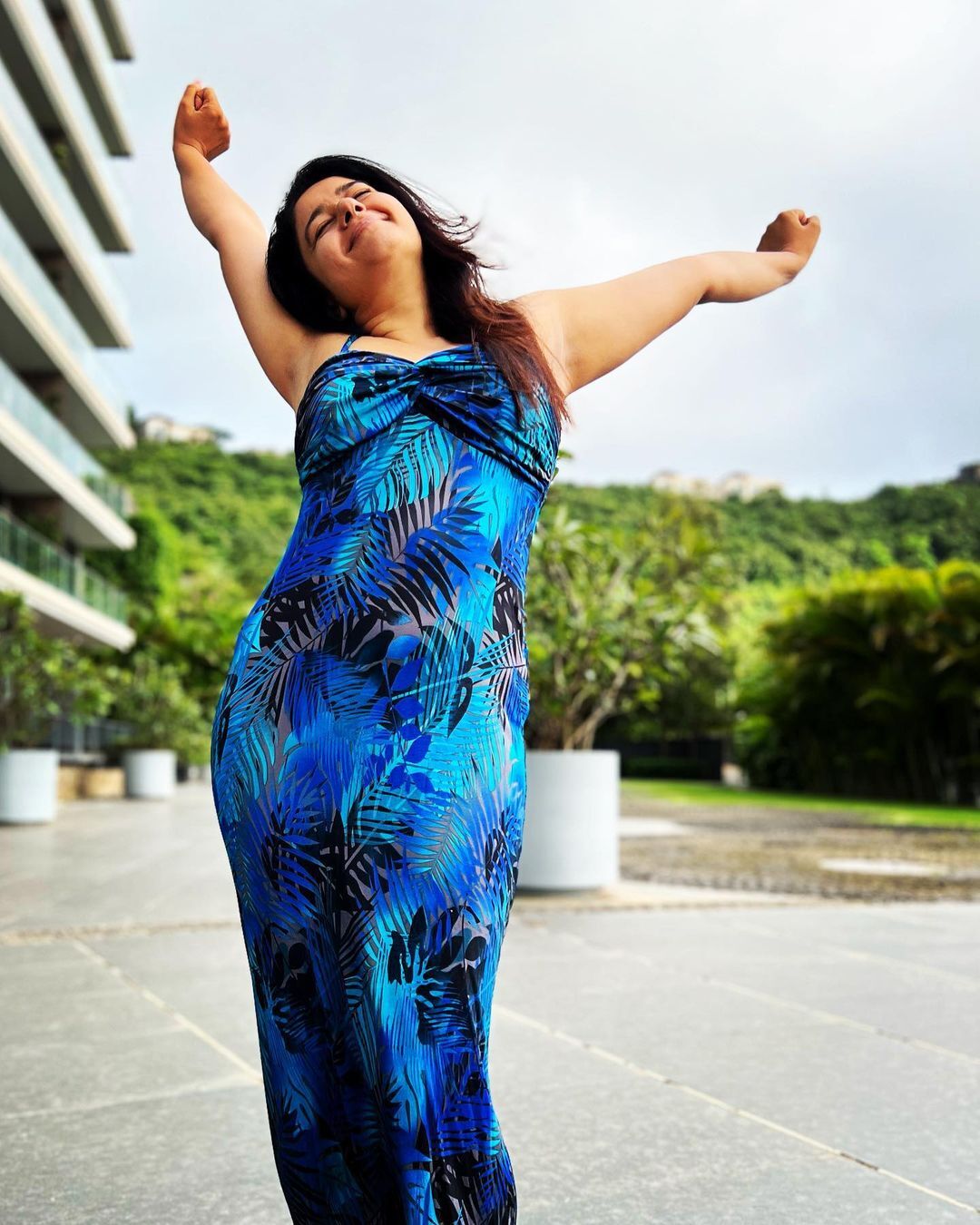 ഈ പോസ് കൊള്ളാമോ..? പൂനം ബജ്‌വയുടെ അഡാര്‍ ചിത്രങ്ങള്‍