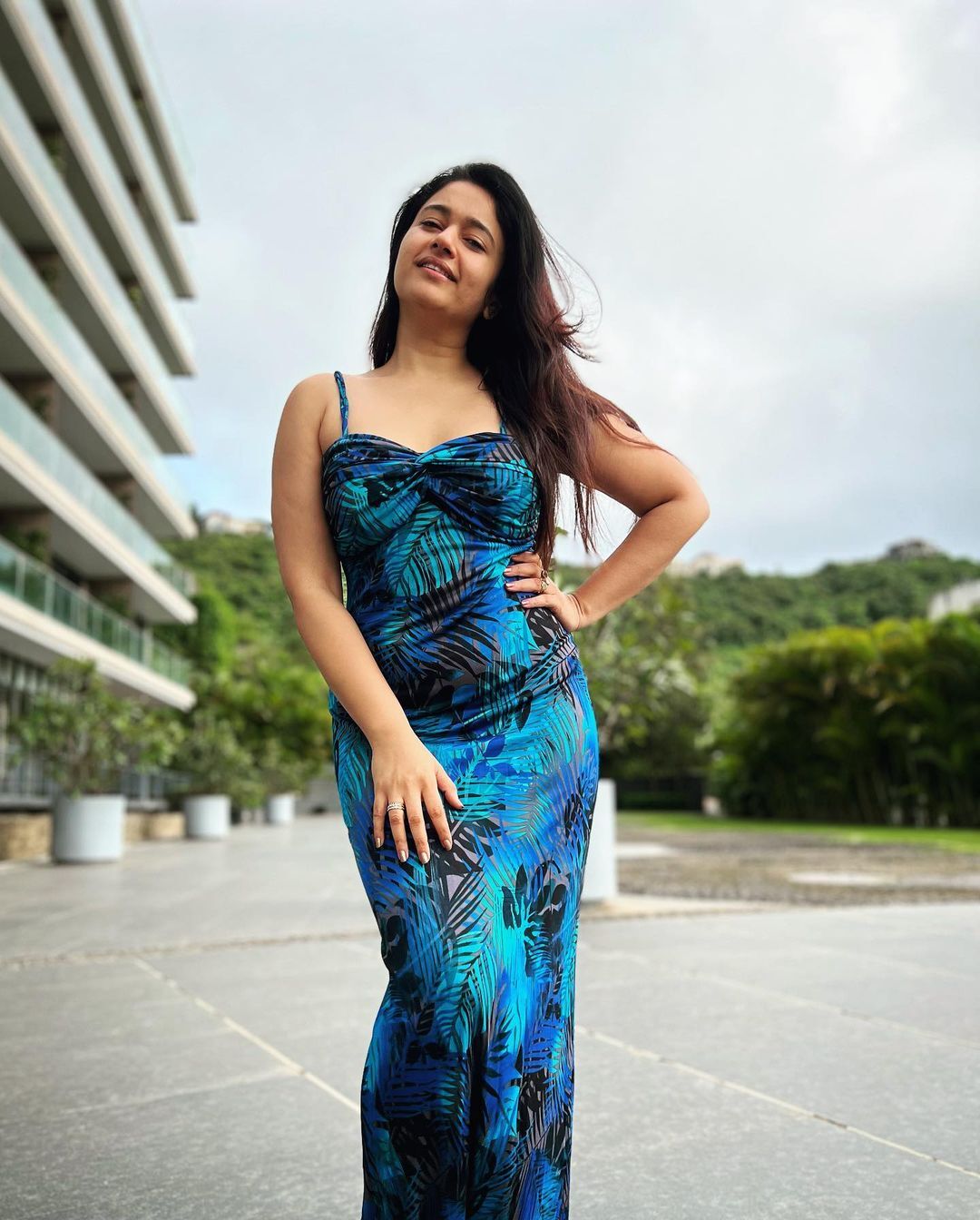 ഈ പോസ് കൊള്ളാമോ..? പൂനം ബജ്‌വയുടെ അഡാര്‍ ചിത്രങ്ങള്‍