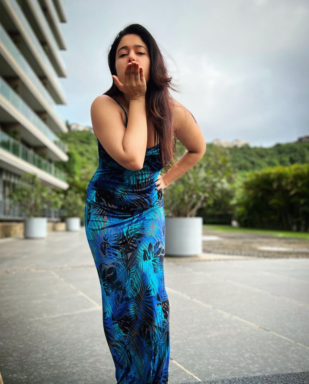 ഈ പോസ് കൊള്ളാമോ..? പൂനം ബജ്‌വയുടെ അഡാര്‍ ചിത്രങ്ങള്‍