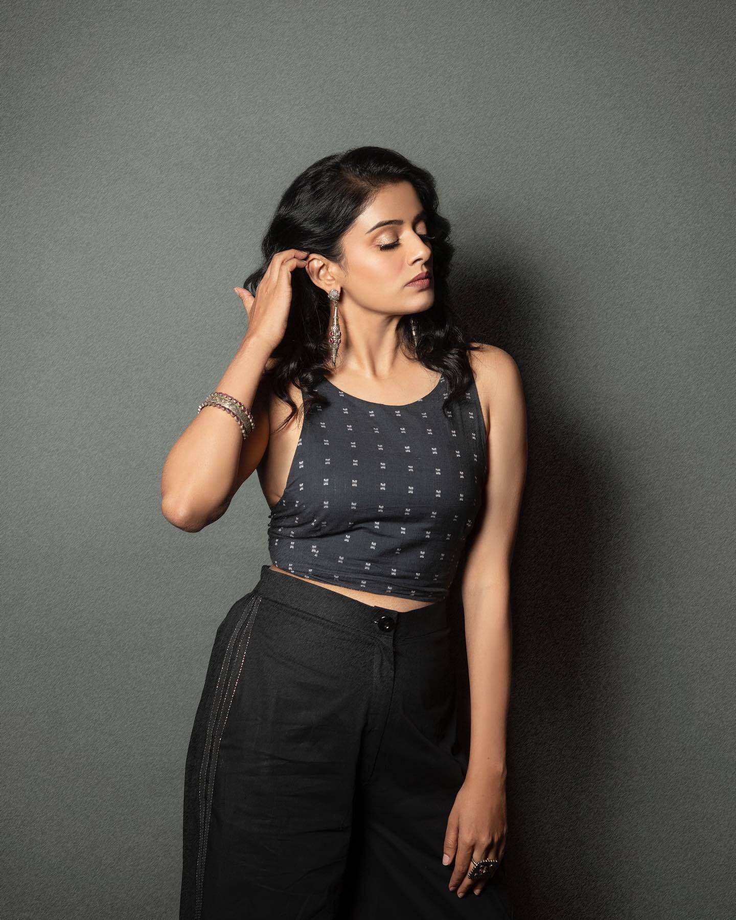 ഫോട്ടോഷൂട്ട് വൈറലാക്കാന്‍ പ്രിയാമണി കഴിഞ്ഞേ ആളൊള്ളൂ...കൊല്ലുന്ന നോട്ടം തന്നെ മതിയല്ലോ; വൈറല്‍ ചിത്രങ്ങള്‍