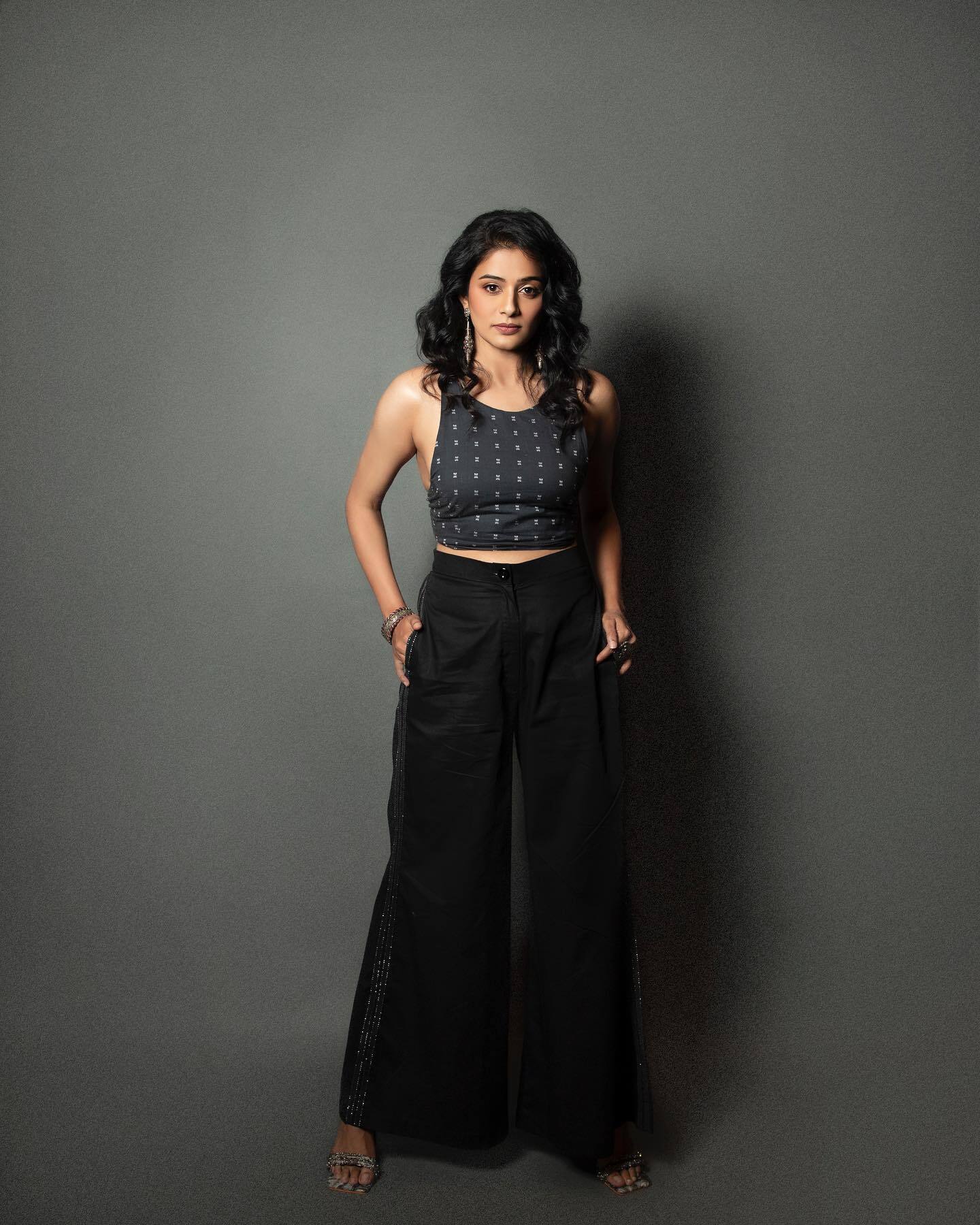 ഫോട്ടോഷൂട്ട് വൈറലാക്കാന്‍ പ്രിയാമണി കഴിഞ്ഞേ ആളൊള്ളൂ...കൊല്ലുന്ന നോട്ടം തന്നെ മതിയല്ലോ; വൈറല്‍ ചിത്രങ്ങള്‍