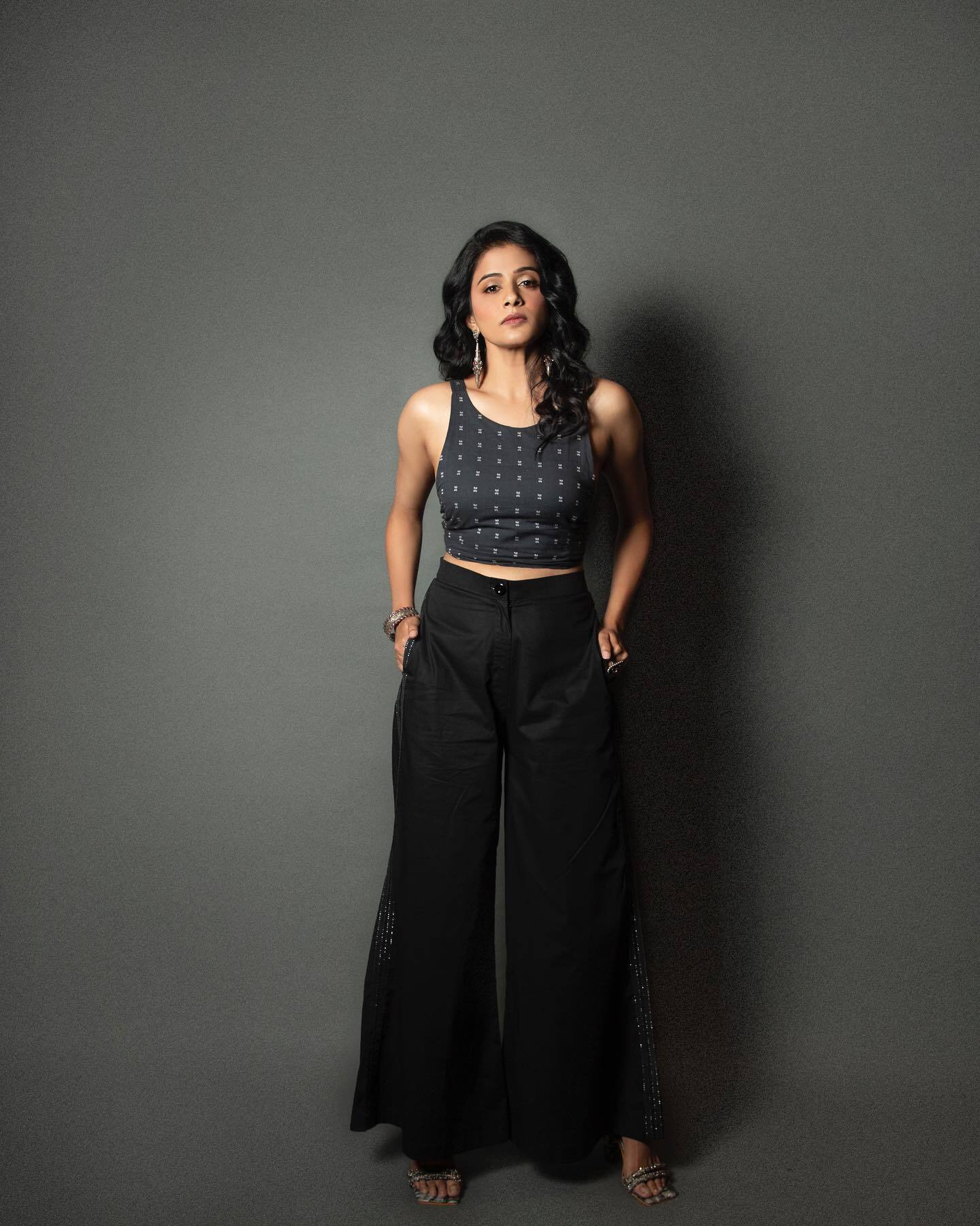 ഫോട്ടോഷൂട്ട് വൈറലാക്കാന്‍ പ്രിയാമണി കഴിഞ്ഞേ ആളൊള്ളൂ...കൊല്ലുന്ന നോട്ടം തന്നെ മതിയല്ലോ; വൈറല്‍ ചിത്രങ്ങള്‍