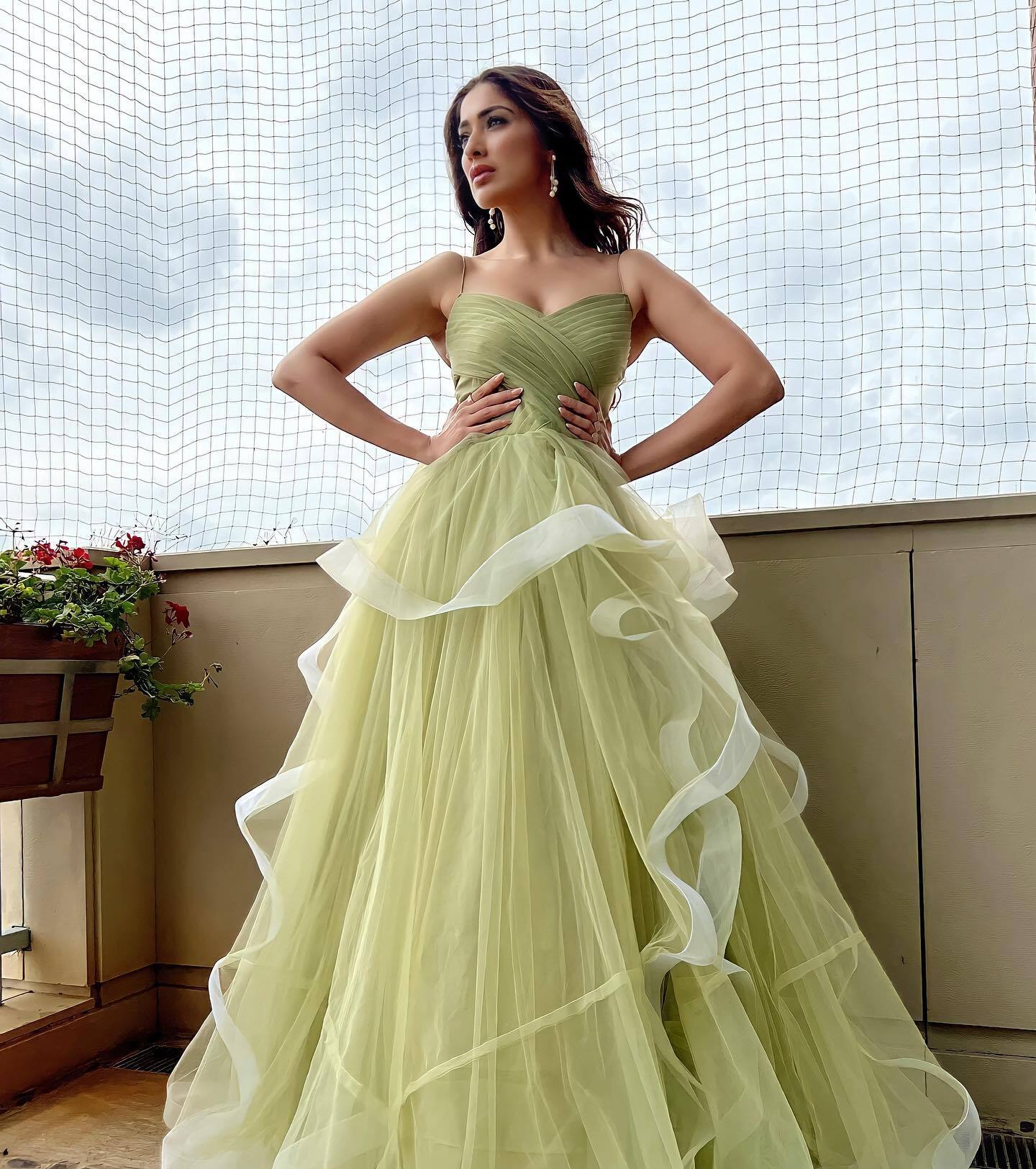 ബാര്‍ബി ഡോളിനെ പോലെ ഉണ്ടല്ലോ..; വീണ്ടും ഞെട്ടിച്ച് റായ് ലക്ഷ്മി, വൈറല്‍ ചിത്രങ്ങള്‍