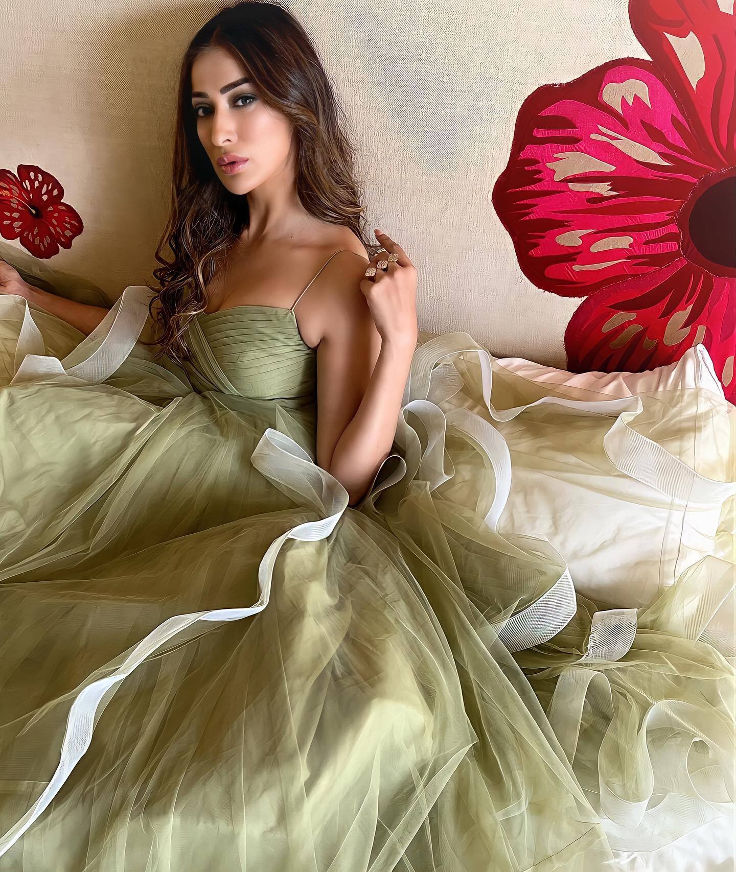 ബാര്‍ബി ഡോളിനെ പോലെ ഉണ്ടല്ലോ..; വീണ്ടും ഞെട്ടിച്ച് റായ് ലക്ഷ്മി, വൈറല്‍ ചിത്രങ്ങള്‍