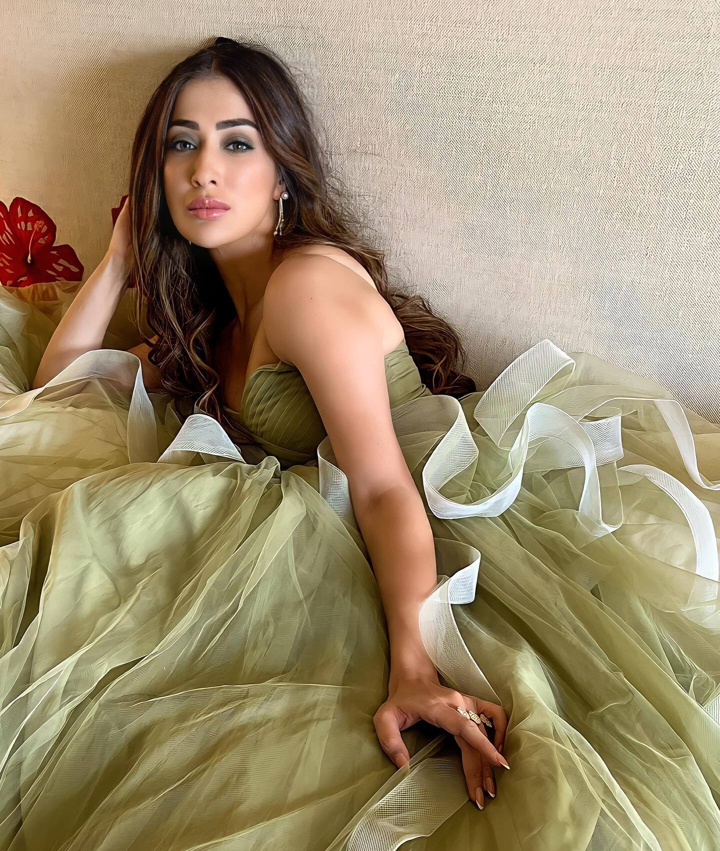 ബാര്‍ബി ഡോളിനെ പോലെ ഉണ്ടല്ലോ..; വീണ്ടും ഞെട്ടിച്ച് റായ് ലക്ഷ്മി, വൈറല്‍ ചിത്രങ്ങള്‍