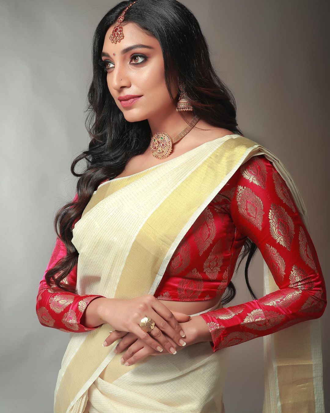 എന്തൊരഴകാണ്.... ഇത് അത്തം സ്പെഷ്യൽ, കേരള സാരിയിൽ അതീവ സുന്ദരിയായി റിതു മന്ത്ര!