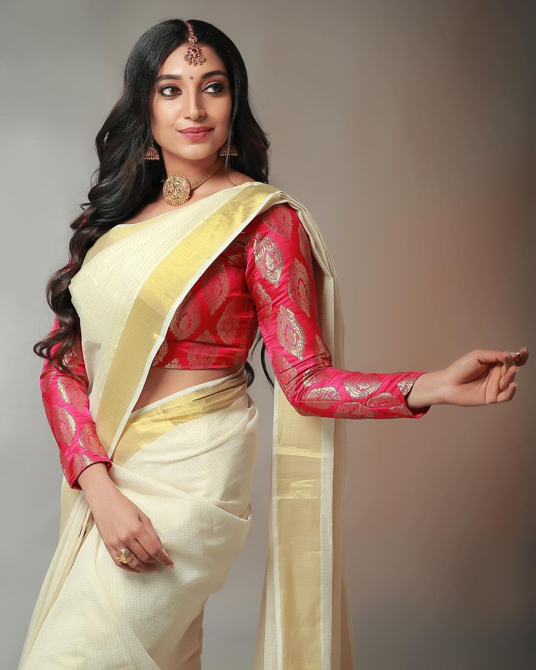 എന്തൊരഴകാണ്.... ഇത് അത്തം സ്പെഷ്യൽ, കേരള സാരിയിൽ അതീവ സുന്ദരിയായി റിതു മന്ത്ര!