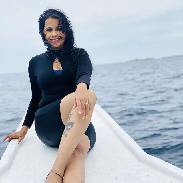 മാലിദ്വീപില്‍ കലക്കന്‍ ചിത്രങ്ങളുമായി സാധിക...എങ്ങനെ സാധിക്കുന്നു എന്ന് ആരാധകര്‍